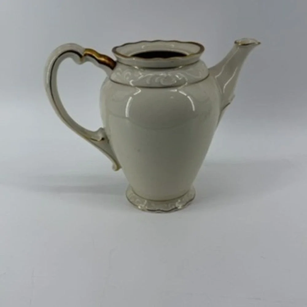 Bavaria Sonnenporzellan D&R W Weissenstadt Gold Trim Scalloped Coffee Teapot